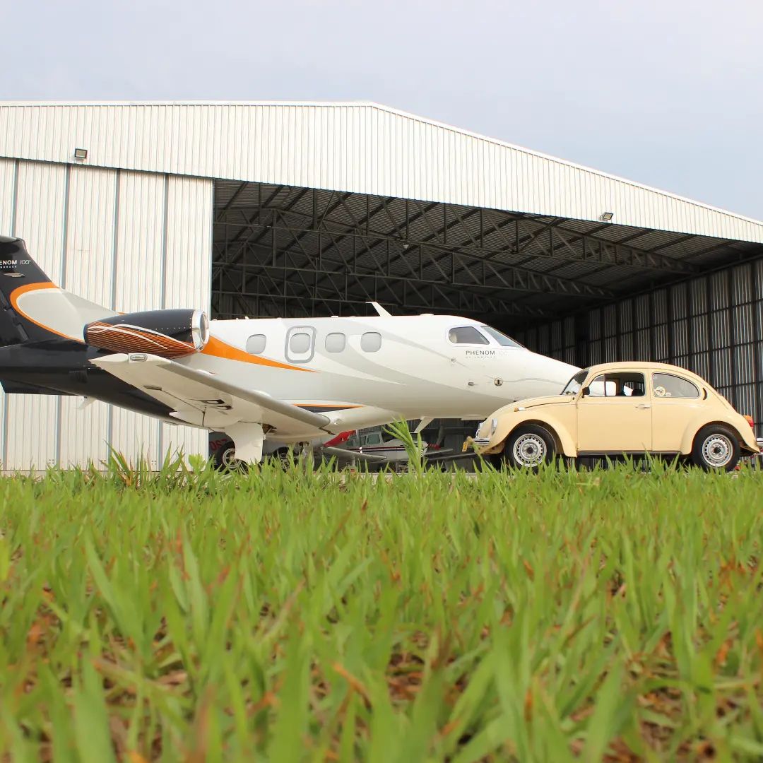 Imagem do Fusca com avião
